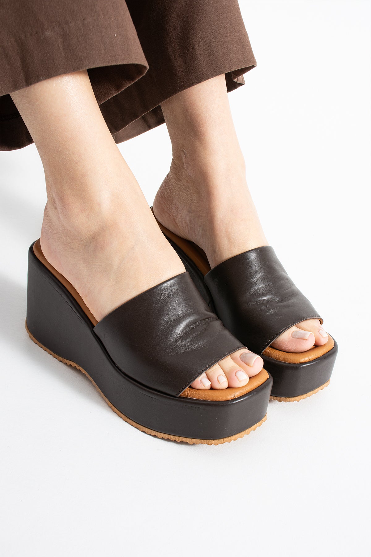 Tibu Kalın Bantlı Dolgu Topuklu Şık Gündelik Rahat Beyaz Deri Sabo Terlik
